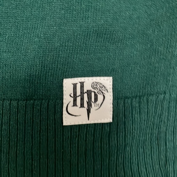 US Size 16/18 — CA Size 12/14 — Harry Potter Hogwarts Knit Sweater — Never Worn - Picture 4 of 4